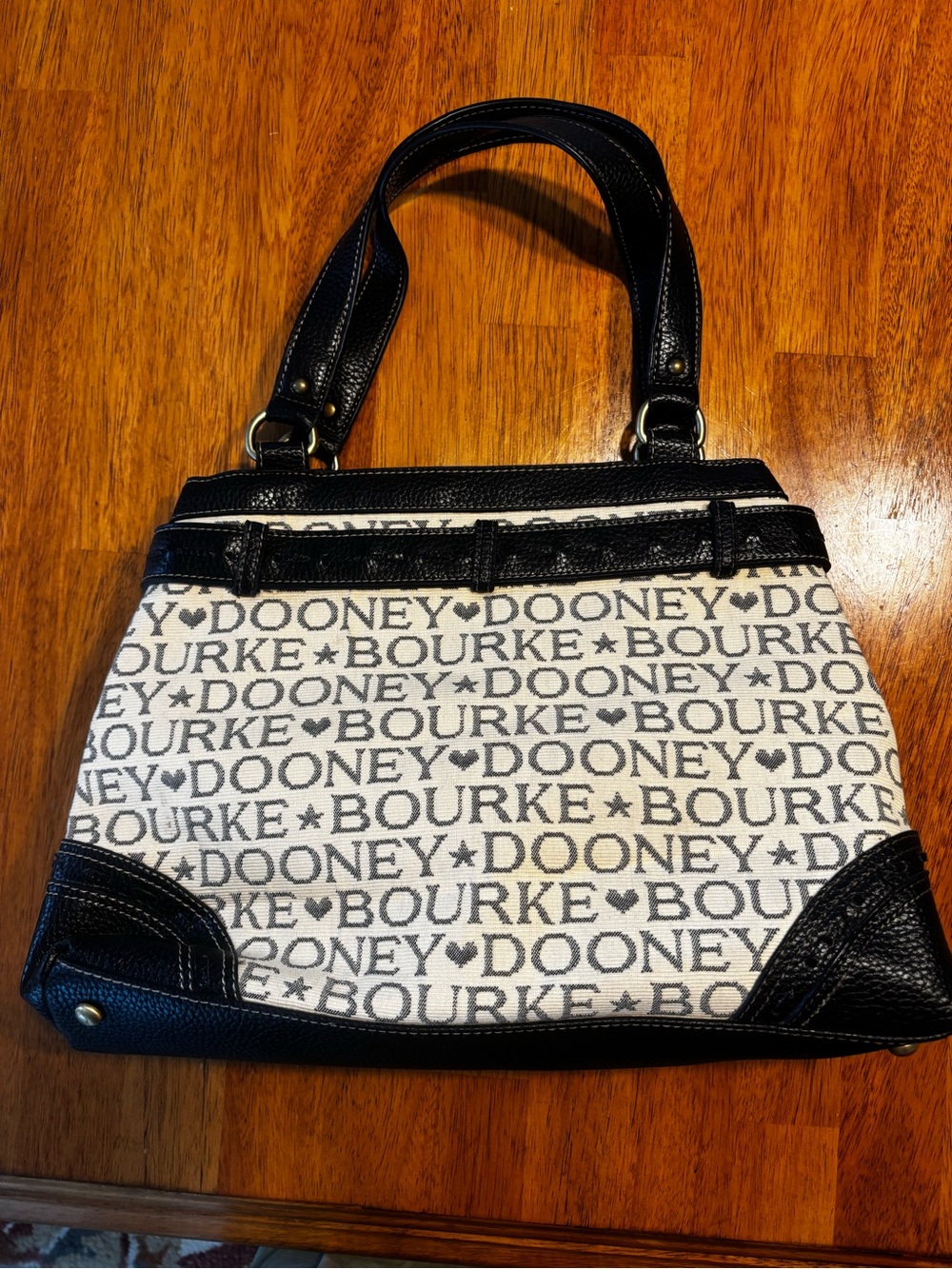 Vintage Dooney & Bourke Black and Cream Logo Shoulder Bag - Picture 2 of 8